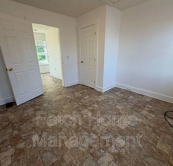236 W Mifflin St — Photo 13