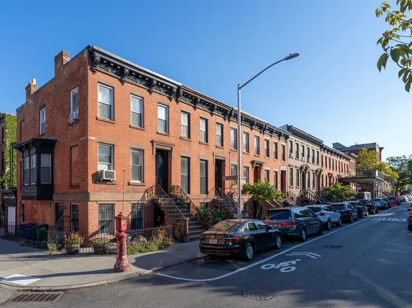 331 Hoyt Street image 8 of 12