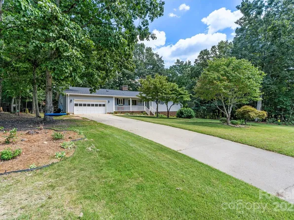 1140 Knollwood Dr, Claremont, NC 28610