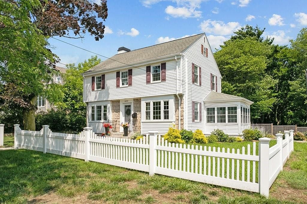 832 Main St, Warren, RI 02885 Zillow