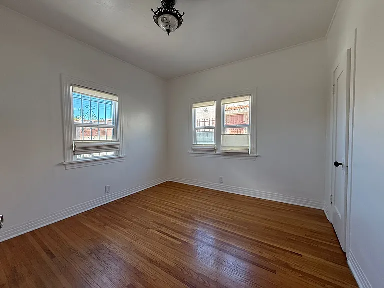 1143 N Commonwealth Ave — Photo 20