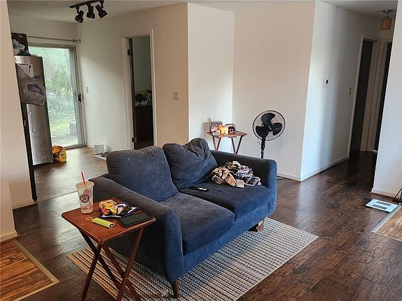 3rd image of 1001 NE 45th St