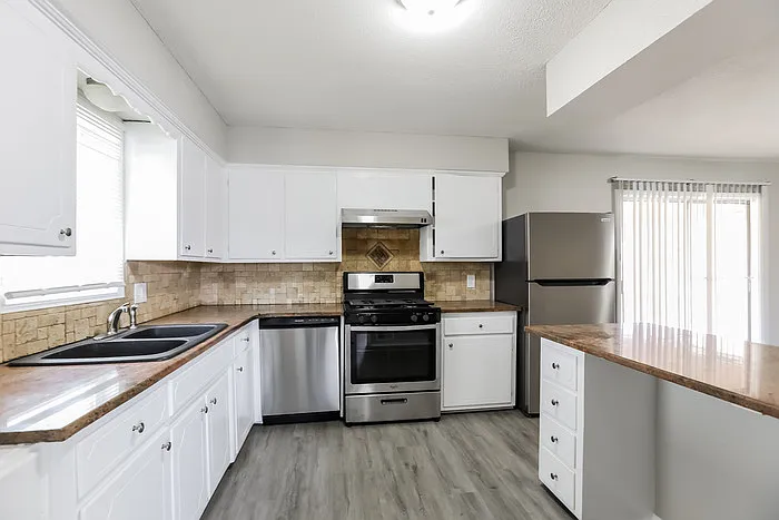 804 W Jones St — Photo 6