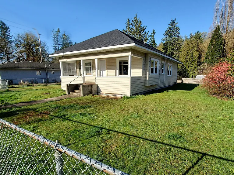 View of front yard.