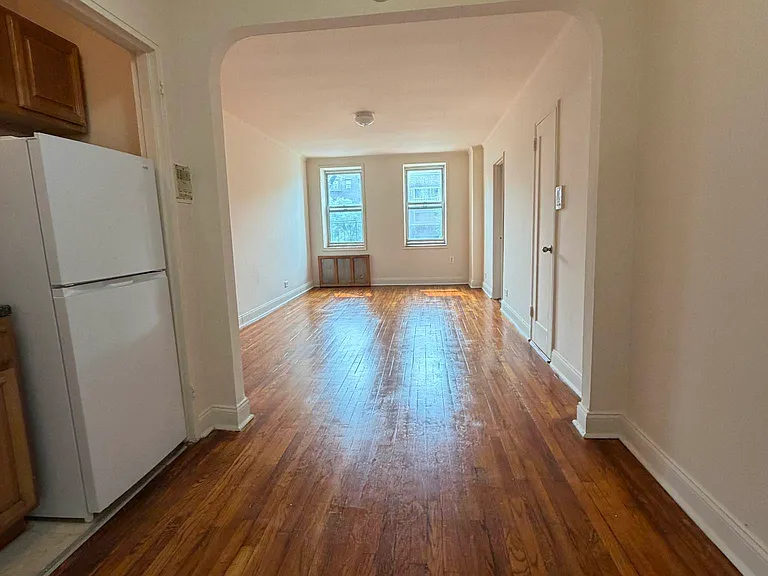 135-10 Grand Central Pkwy #408 — Photo 1