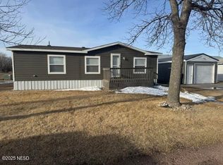 17 17th Ave SW, Watertown, SD 57201