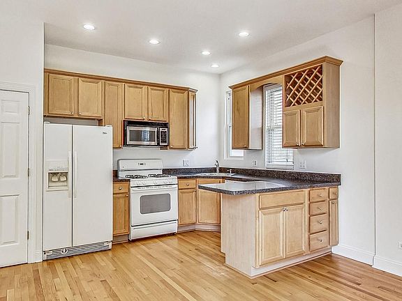 5th image of 1727 W Newport Ave #B
