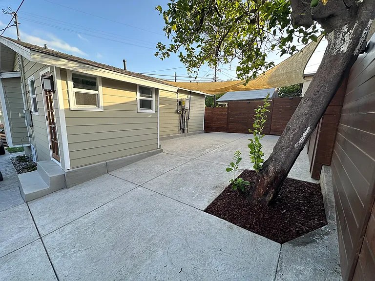 3421 Whiteside St — Photo 23