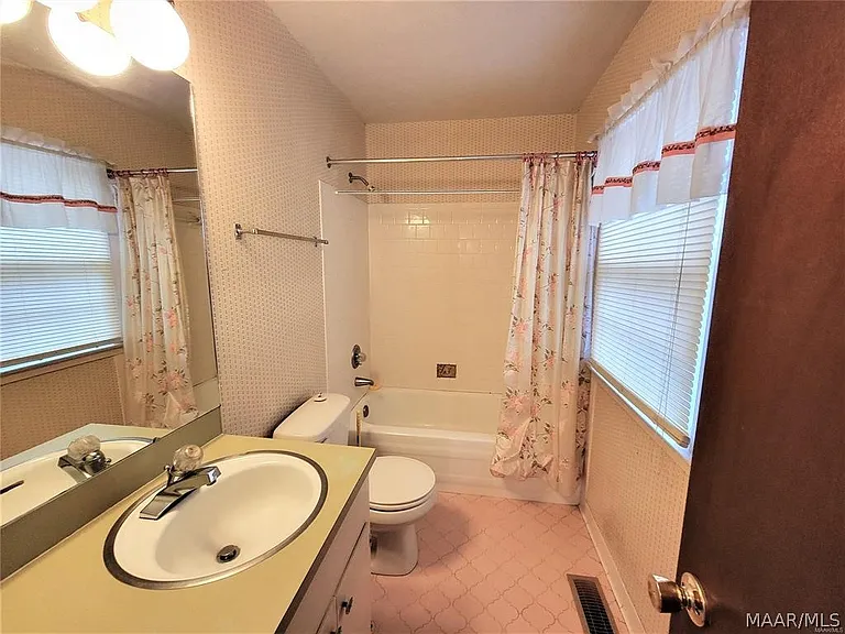 4046 Camellia Dr — Photo 7