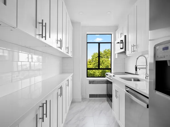 100 Riverside Drive image 5 of 14