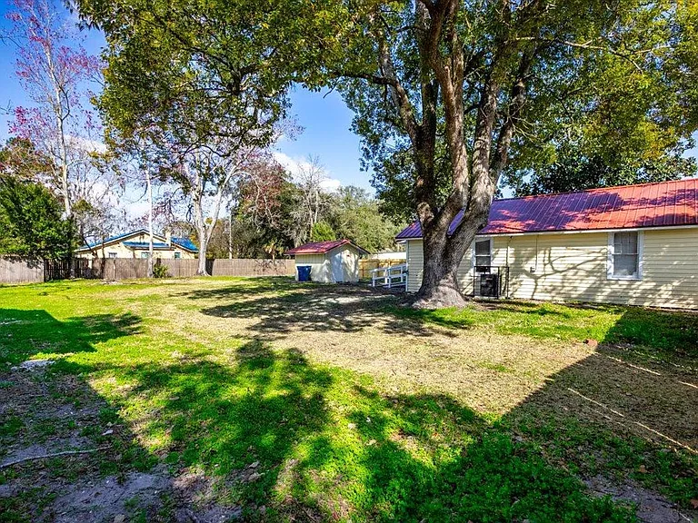 541 New Berlin Rd — Photo 5