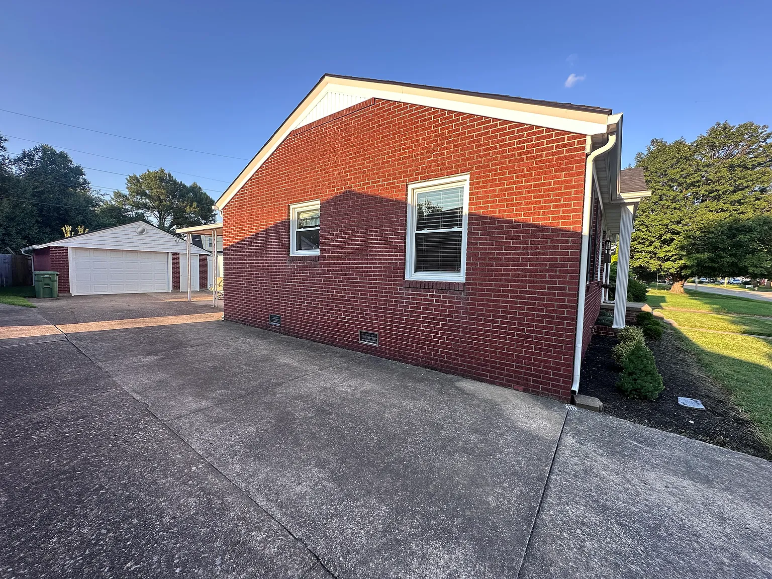 3 bed, 1600 sqft, $1,800 — Photo 2