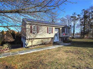 580 Ezra St, Bridgeport, CT 06606