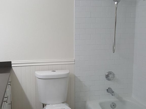 3rd image of 114 E 20th St APT 2