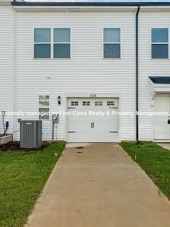 6528 Harlech St — Photo 2