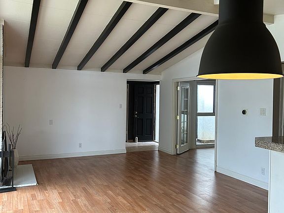 5th image of 20637 Kittridge St