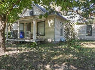 714 Yuma St, Manhattan, KS 66502