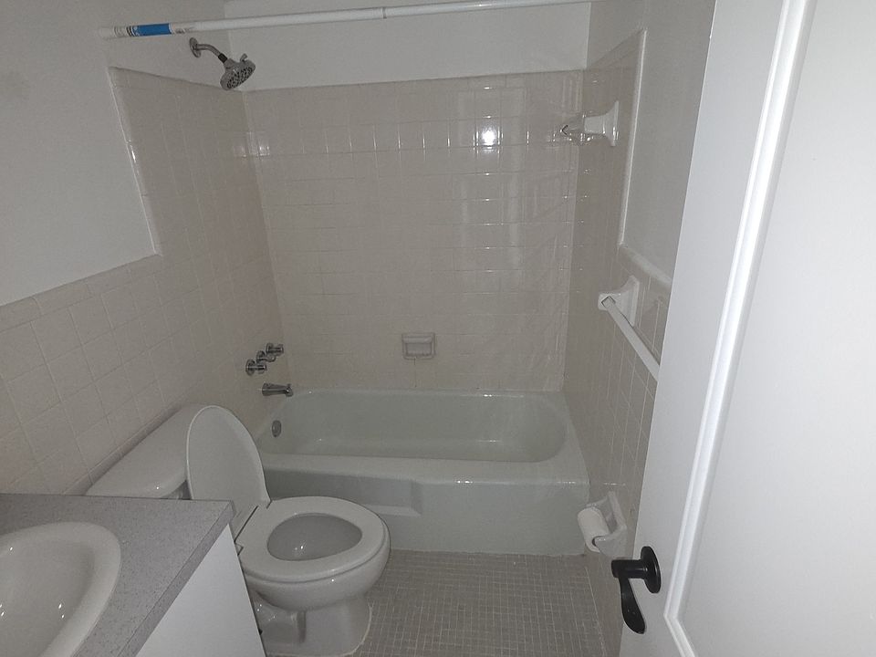 1st image of 2235 SE 6th St #2