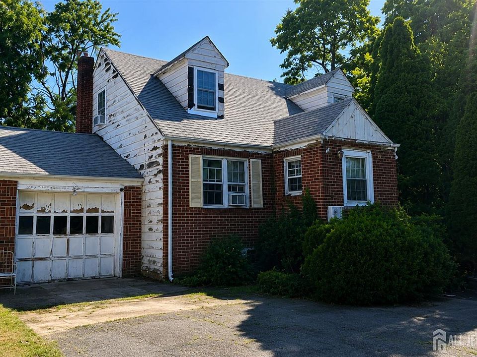 2nd image of 1892 Oak Tree Rd