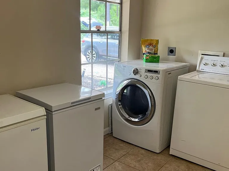 8402 Matthews Ln — Photo 28