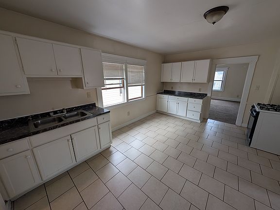 3rd image of 3633 W 46th St