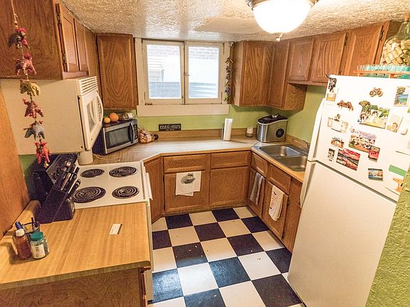 3rd image of 1220 E Whitlock Ave