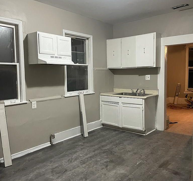 2nd image of 5323 S Emerald Ave #3