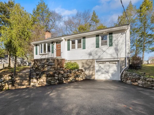 16 Cedar St, Wilmington, MA 01887