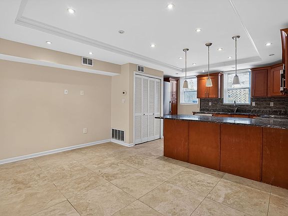 5th image of 226 N Patrick St #1