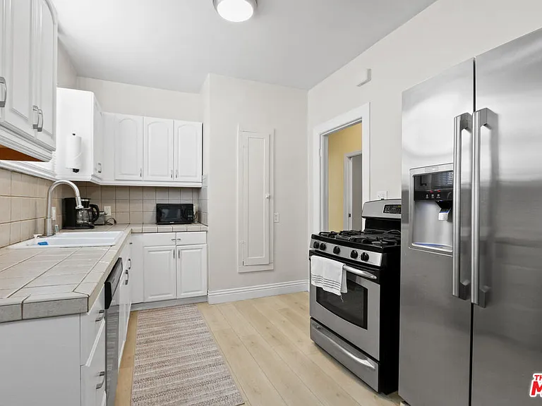 442 N Orange Grove Ave — Photo 14
