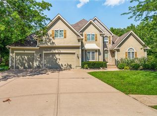 2400 SW Winteroak Ct, Lees Summit, MO 64081