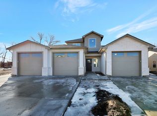 909 W 10th St, Newton, KS 67114