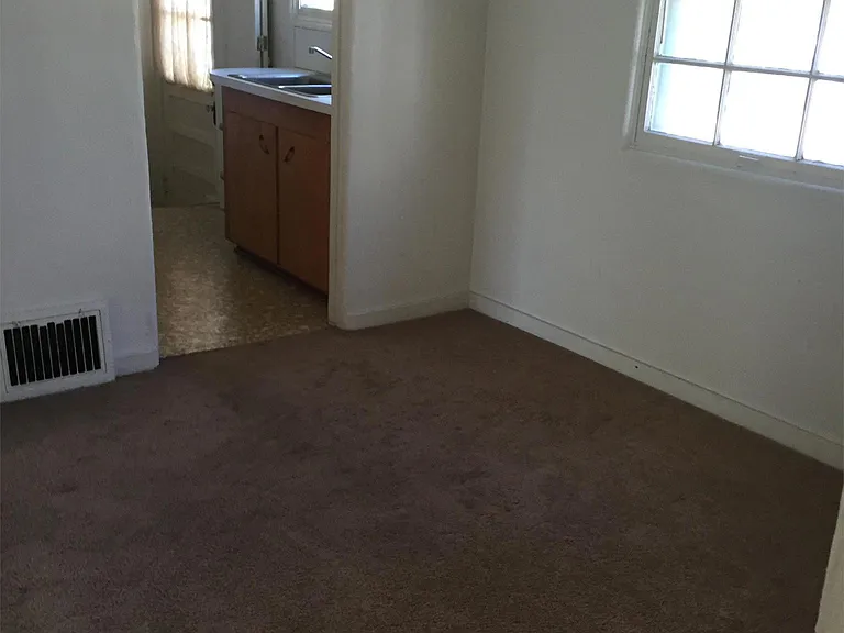 819 Grace Ave — Photo 6