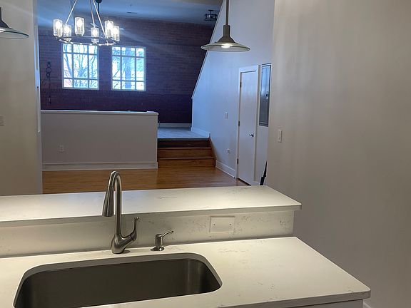 5th image of 3200 Franklin Blvd #107