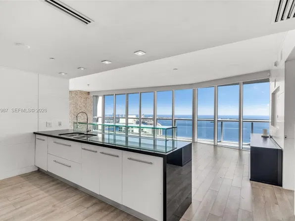 465 Brickell Ave APT 4901, Miami, FL 33131