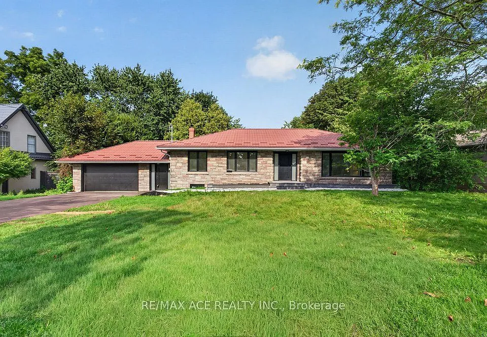 11 Faircroft Blvd
