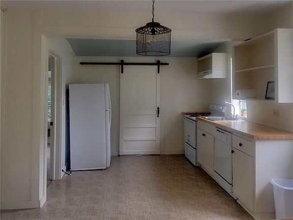 2nd image of 401 Bellevue St
