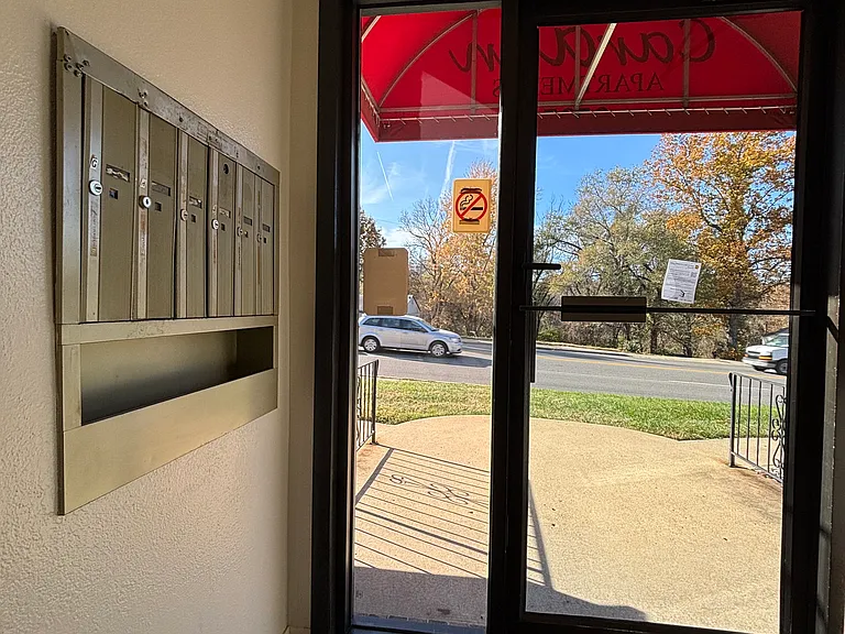 2727 S Sterling Ave #G — Photo 23
