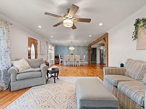 3rd image of 130 Bailey Rd