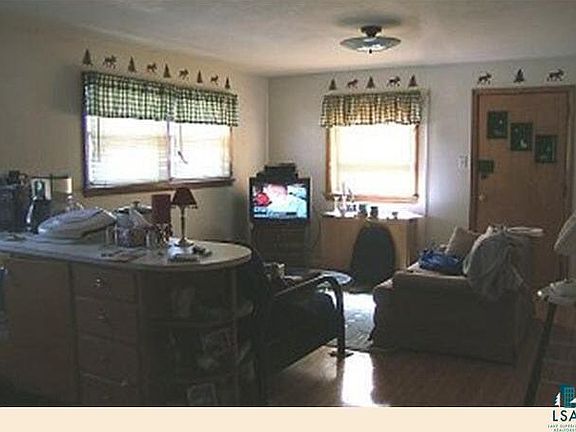 4th image of 647 JAMES ST