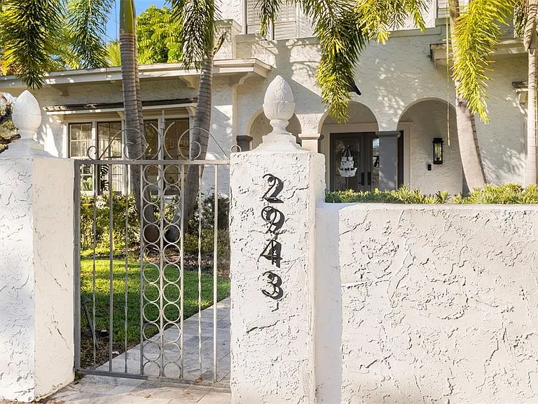 2943 W Bayshore Ct — Photo 2