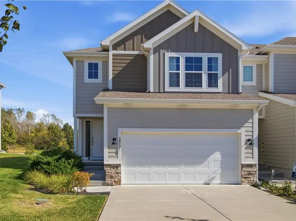 3721 Walsh Dr, Lees Summit, MO 64082