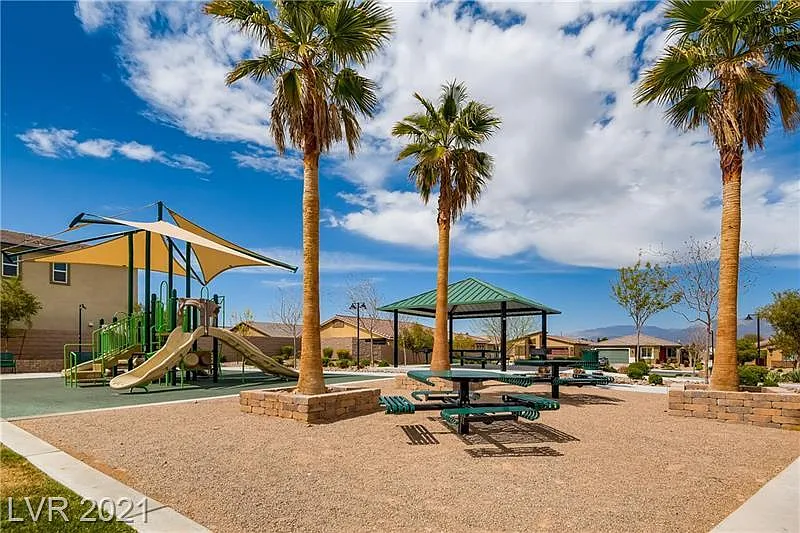 4 bed, 1841 sqft, $2,300 — Photo 2