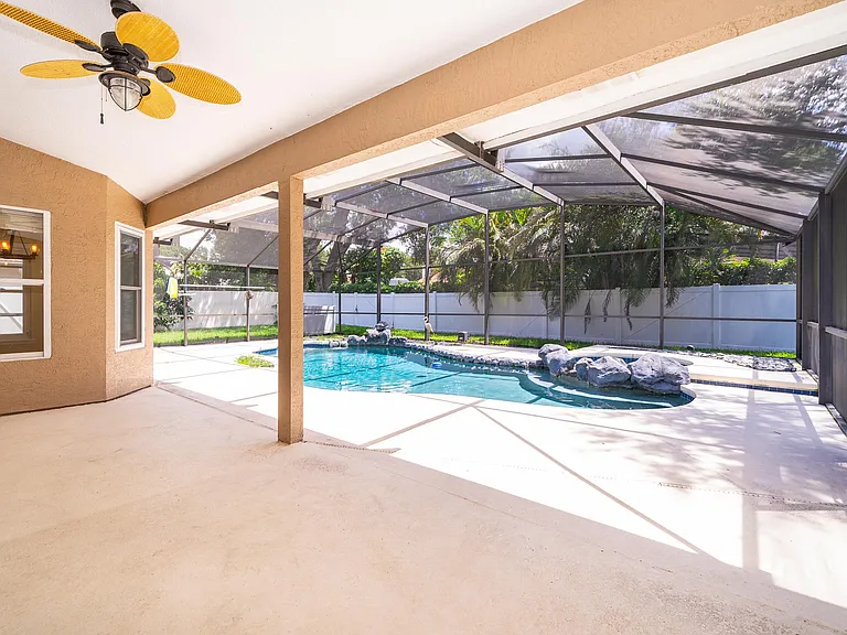 7709 Apple Tree Cir — Photo 36