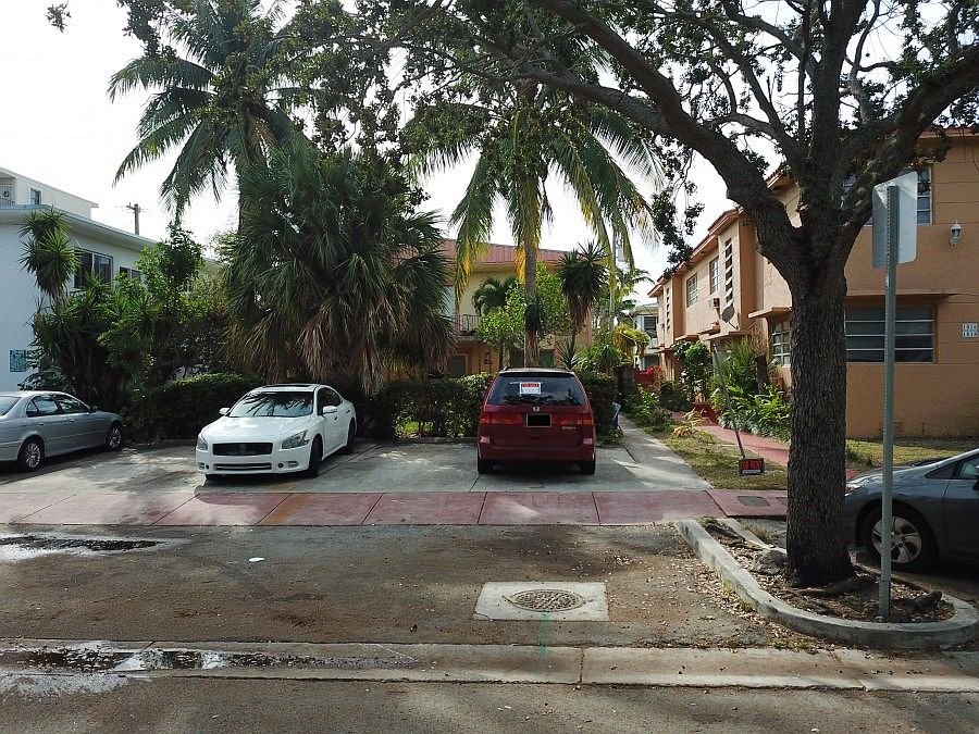 1st image of 1004 Biarritz Dr