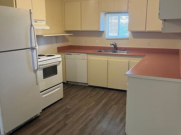 5th image of 102 E Bayberry Dr