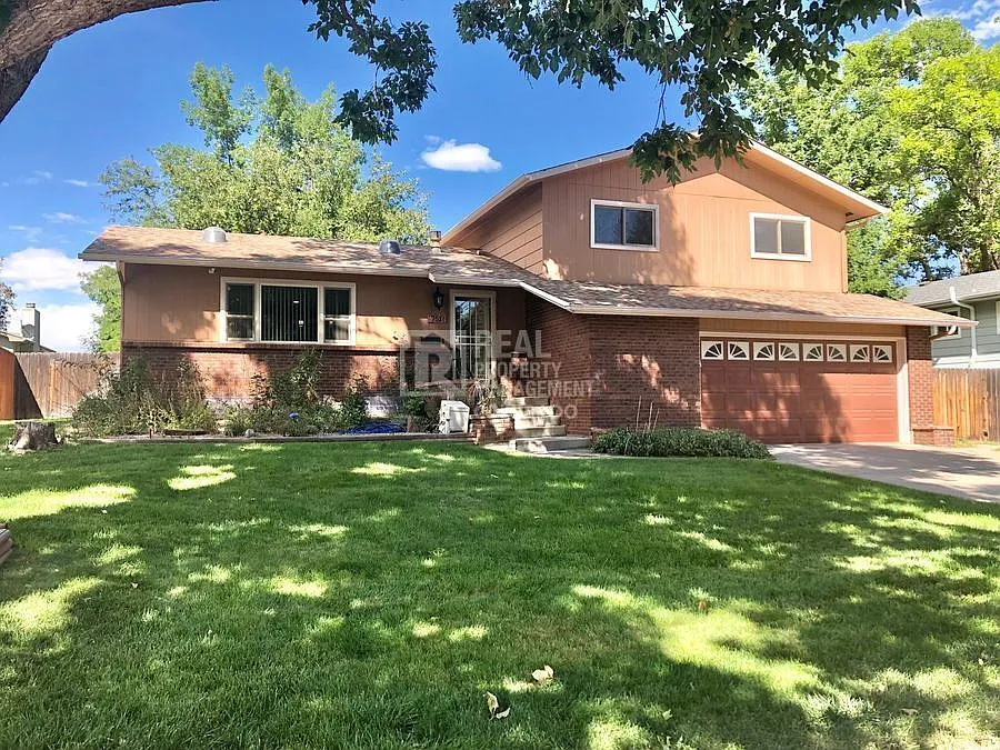 752 Oxford Ln