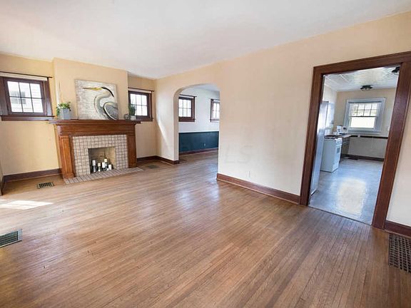 3rd image of 785 Montrose Ave