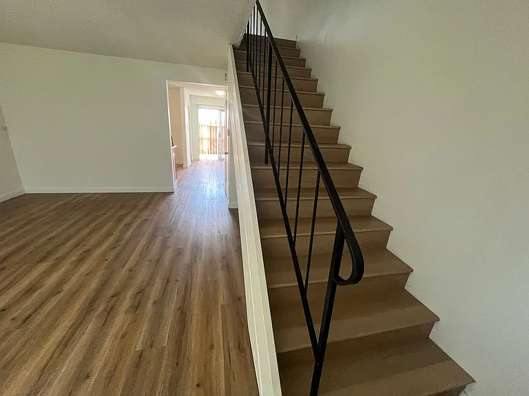 Flower Street Apartments — Photo 8