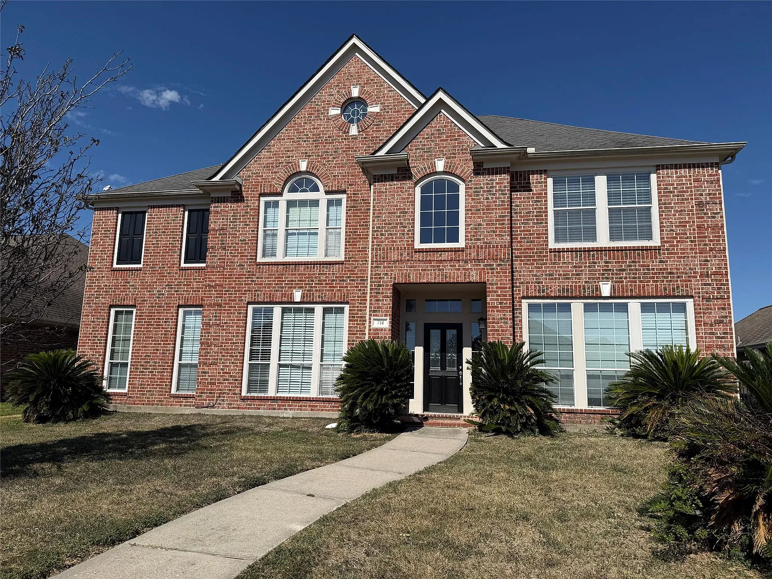 4 bed, 3.5 bath, 3947 sqft, $3,500 — Photo 1